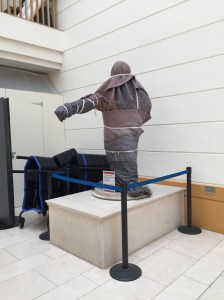 Went to the National Gallery, found this beautiful piece in the foyer, its called 'temporarily unavailable'. 